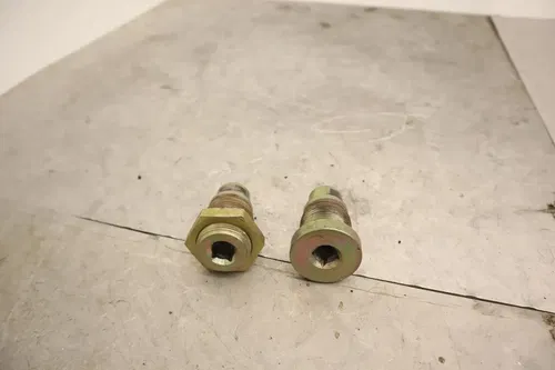2001 POLARIS MAGNUM 325 4X4 OEM REAR BACK SWINGARM BOLT SUSPENSION PIVOT AXLE PA