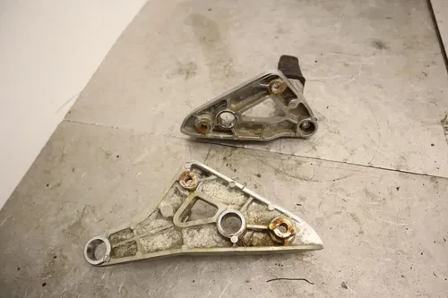 1995 KAWASAKI VULCAN 750 VN750A OEM REAR BACK PASSENGER PEG SET PAIR BRACKET