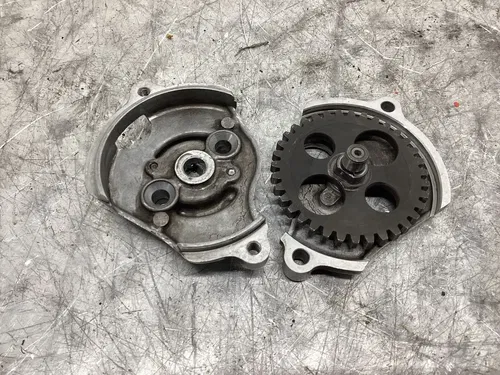1983 Honda XR100 OEM ENGINE MOTOR OIL PUMP