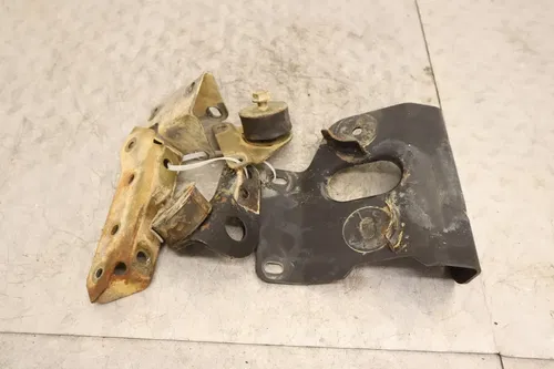 2004 POLARIS SPORTSMAN 700 TWIN OEM MOTOR ENGINE MOUNT STAY BRACKET SET