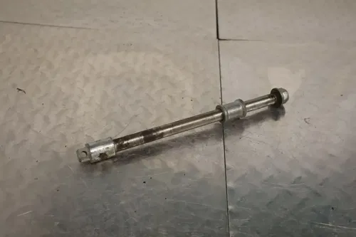 1984-1985 HONDA VT700C VT 700C SHADOW REAR AXLE 42301-ME9-000 FREE SHIPPING