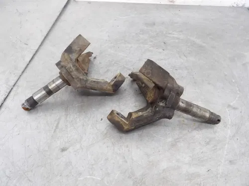 2004 Honda Fourtrax Recon Es Oem LEFT Right Steering Knuckle 51210-HM8-000