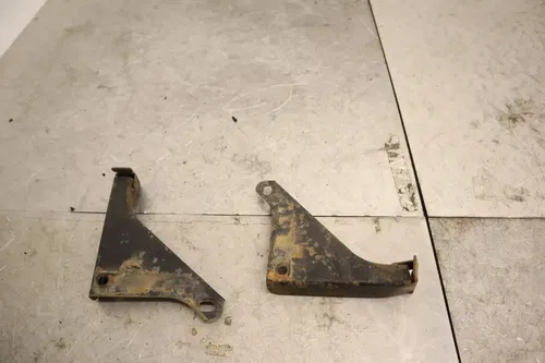 2001 POLARIS MAGNUM 325 4X4 OEM REAR BACK FENDER MOUNT BRACKET