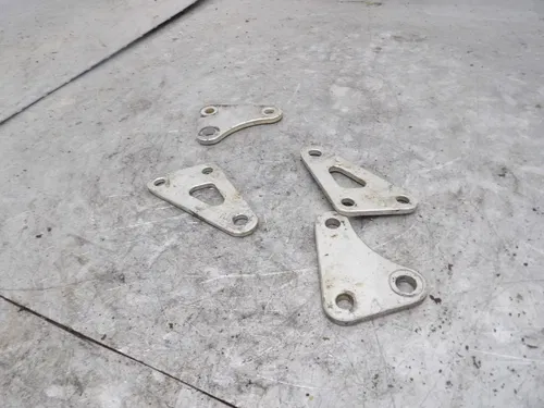 2000 SUZUKI RM250 OEM ENGINE MOTOR MOUNT STAY BRACKETS 41991-37E00 41993-37E00