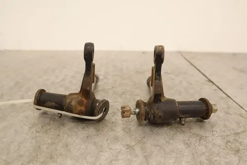 1988 YAMAHA MOTO 4 YFM200DX OEM FRONT STEERING KNUCKLES SET PAIR