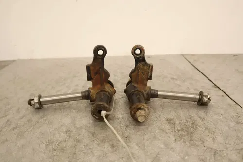 1988 YAMAHA MOTO 4 YFM200DX OEM FRONT STEERING KNUCKLES SET PAIR