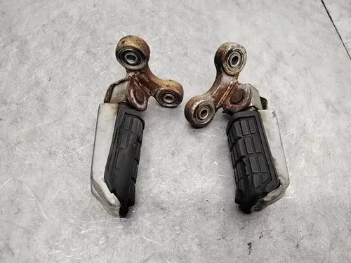 1984 YAMAHA FJ1100 OEM FRONT FOOT RESTS PEGS STEPS SET PAIR
