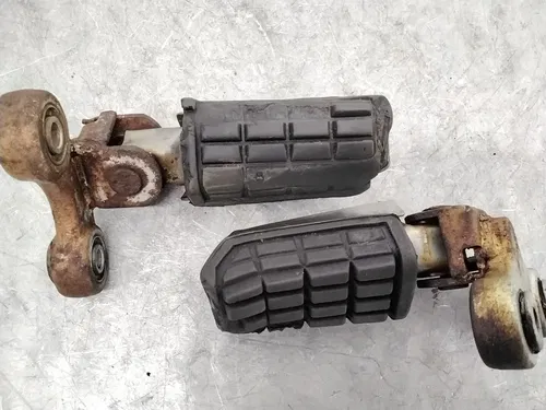 1984 YAMAHA FJ1100 OEM FRONT FOOT RESTS PEGS STEPS SET PAIR