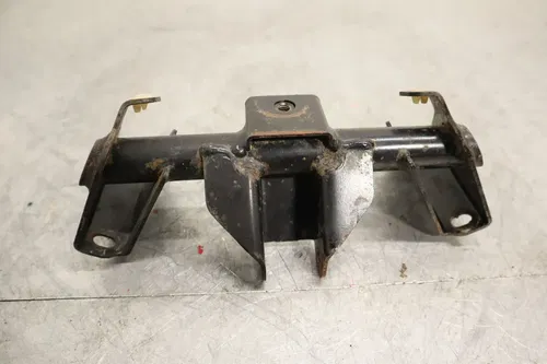 2003 POLARIS PREDATOR 500 MOTOR ENGINE MOUNT STAY BRACKET 1013893-067