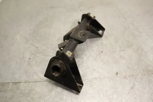 2003 POLARIS PREDATOR 500 MOTOR ENGINE MOUNT STAY BRACKET 1013893-067