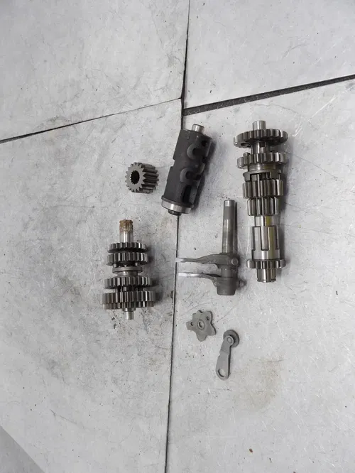 1976 HONDA XR75 OEM ENGINE TRANSMISSION TRANNY ASSEMBLY GEARS