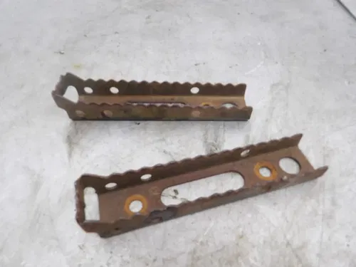 05 TRX250TM FOOT PEGS HONDA 50610-HN5-M40 LEFT RIGHT OEM RECON