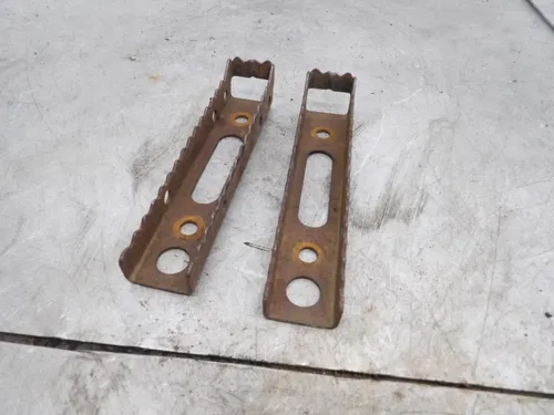 05 TRX250TM FOOT PEGS HONDA 50610-HN5-M40 LEFT RIGHT OEM RECON