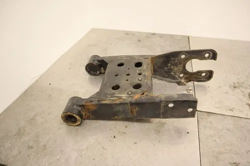 2001 POLARIS MAGNUM 325 4X4 OEM REAR SWINGARM BACK SUSPENSION SWING ARM