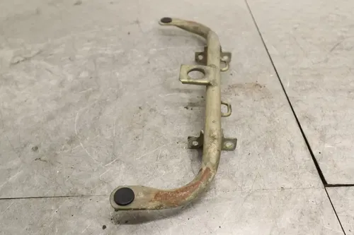 2006 KAWASAKI KFX80 OEM LEFT RIGHT FOOTWELL SUPPORT BRACKET MOUNT STAY 35034-S0
