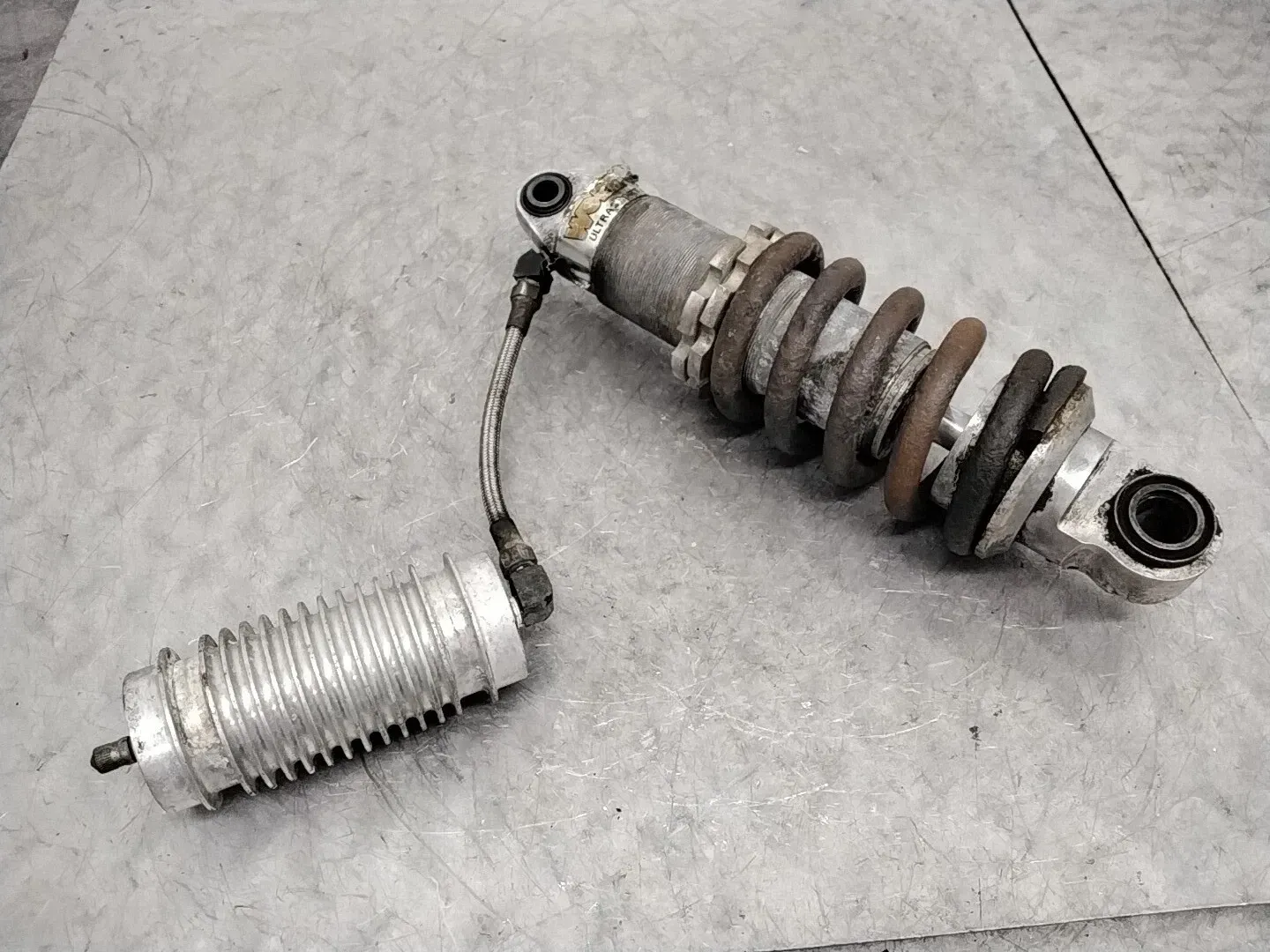 1984 YAMAHA FJ1100 WORKS PERFORMANCE REAR BACK SHOCK ABSORBER SUSPENSION