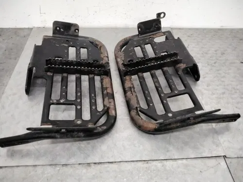 2004 ARCTIC CAT 650 4X4 V2 AUTOMATIC OEM LEFT RIGHT FOOT REST PEG STEP FOOTWELLS