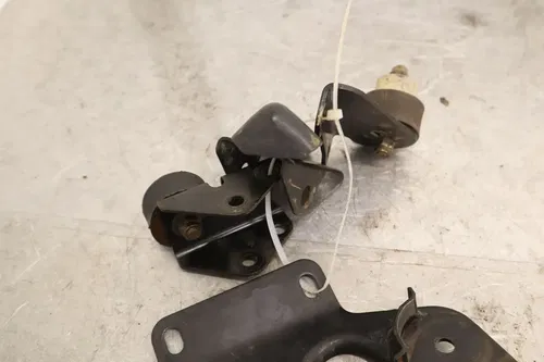 1999 POLARIS MAGNUM 500 4X4 OEM MOTOR ENGINE MOUNT STAY BRACKET