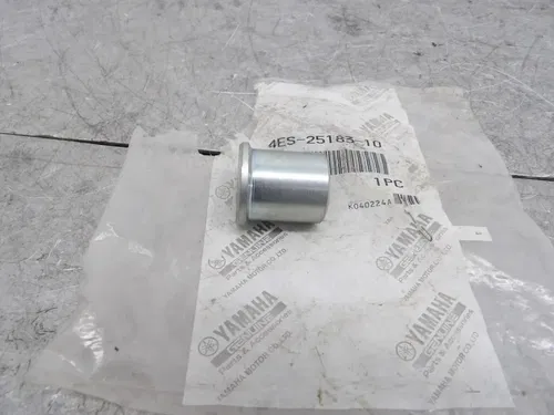 YAMAHA OEM NOS FRONT WHEEL AXLE SPACER COLLAR  4ES-25183-10  YZ80