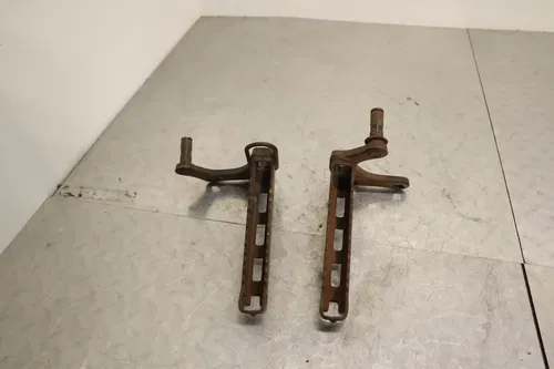 2004 YAMAHA BIG BEAR 400 LEFT RIGHT FOOT RESTS PEGS STEPS 5FU-7421-00-00