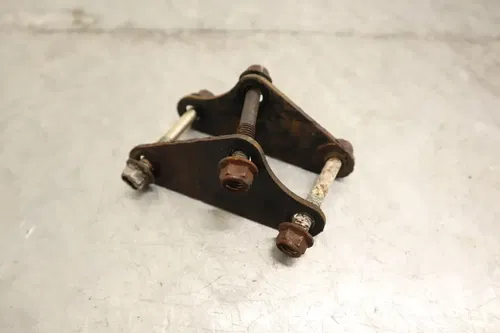 YAMAHA 86-95 MOTO 4 83-86 TRI 225 1984 YAMAHA  MOTOR ENGINE MOUNT STAY BRACKET