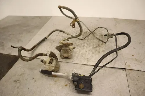2002 YAMAHA WOLVERINE 350 YFM350FX 4X4 OEM LEFT RIGHT FRONT BRAKE CALIPER MASTER