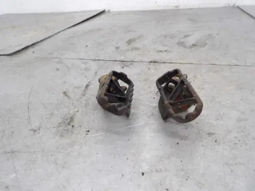 1984 - 1987 YAMAHA YZ 125 250 490 FOOT PEGS 23X-27421-04-00 PEG STEP YZ125 YZ490