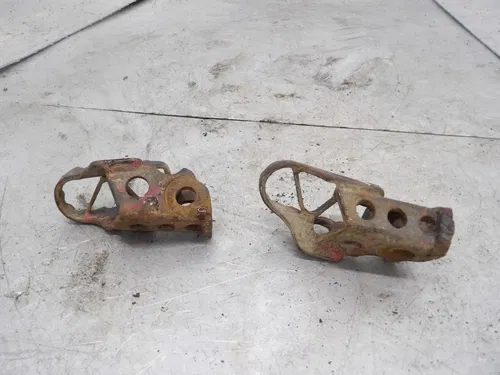 1984 - 1987 YAMAHA YZ 125 250 490 FOOT PEGS 23X-27421-04-00 PEG STEP YZ125 YZ490