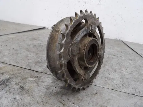 1986 BW80 Yamaha rear wheel sprocket clutch hub