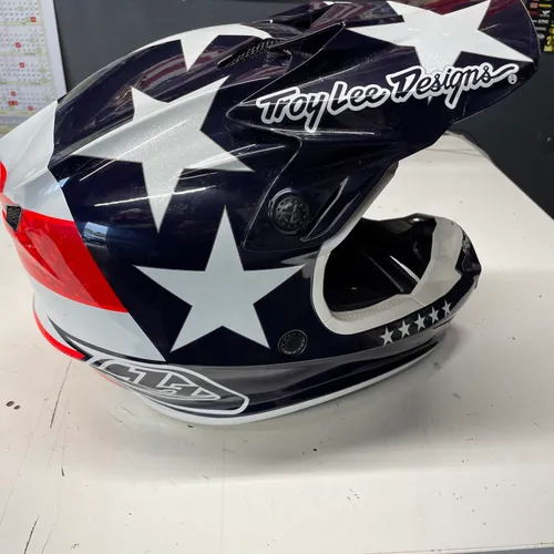 Youth Troy Lee Designs Helmets - Size M