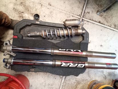 KYB SSS YZ Forks and Shock