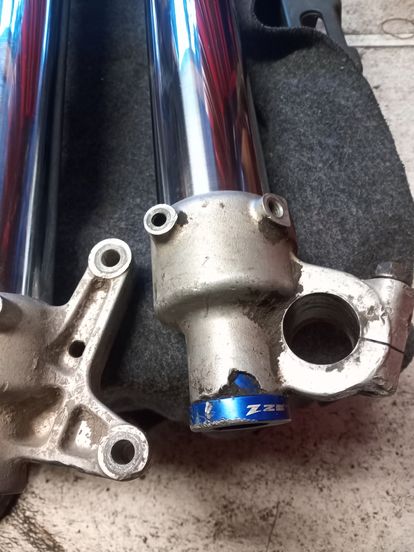 KYB SSS YZ Forks and Shock
