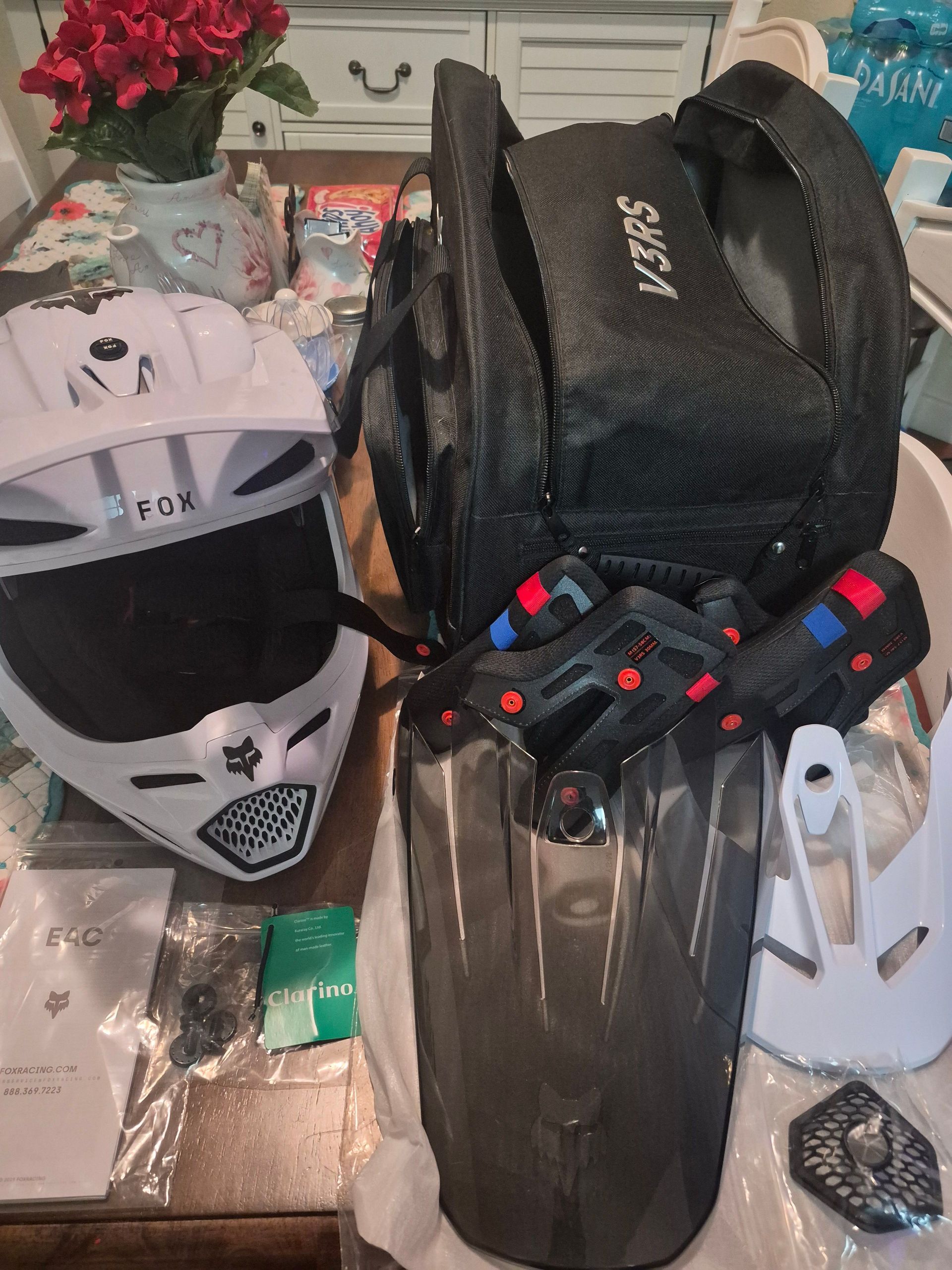 FOX 2026 V3 RS CARBON SOLID WHITE HELMET