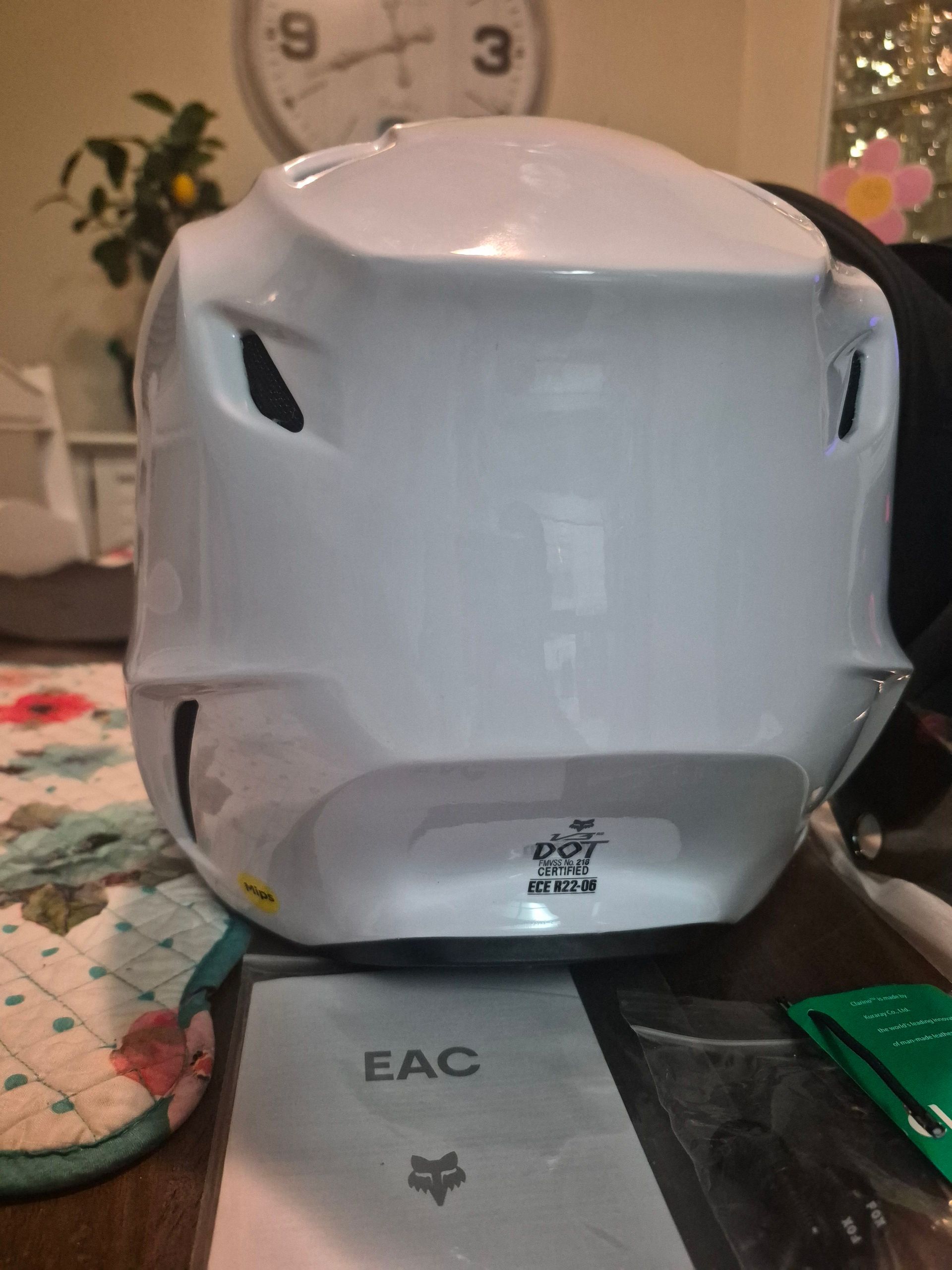 FOX 2026 V3 RS CARBON SOLID WHITE HELMET