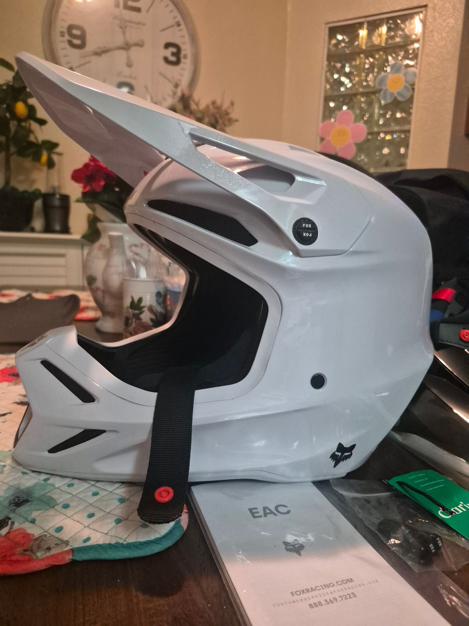 FOX 2026 V3 RS CARBON SOLID WHITE HELMET