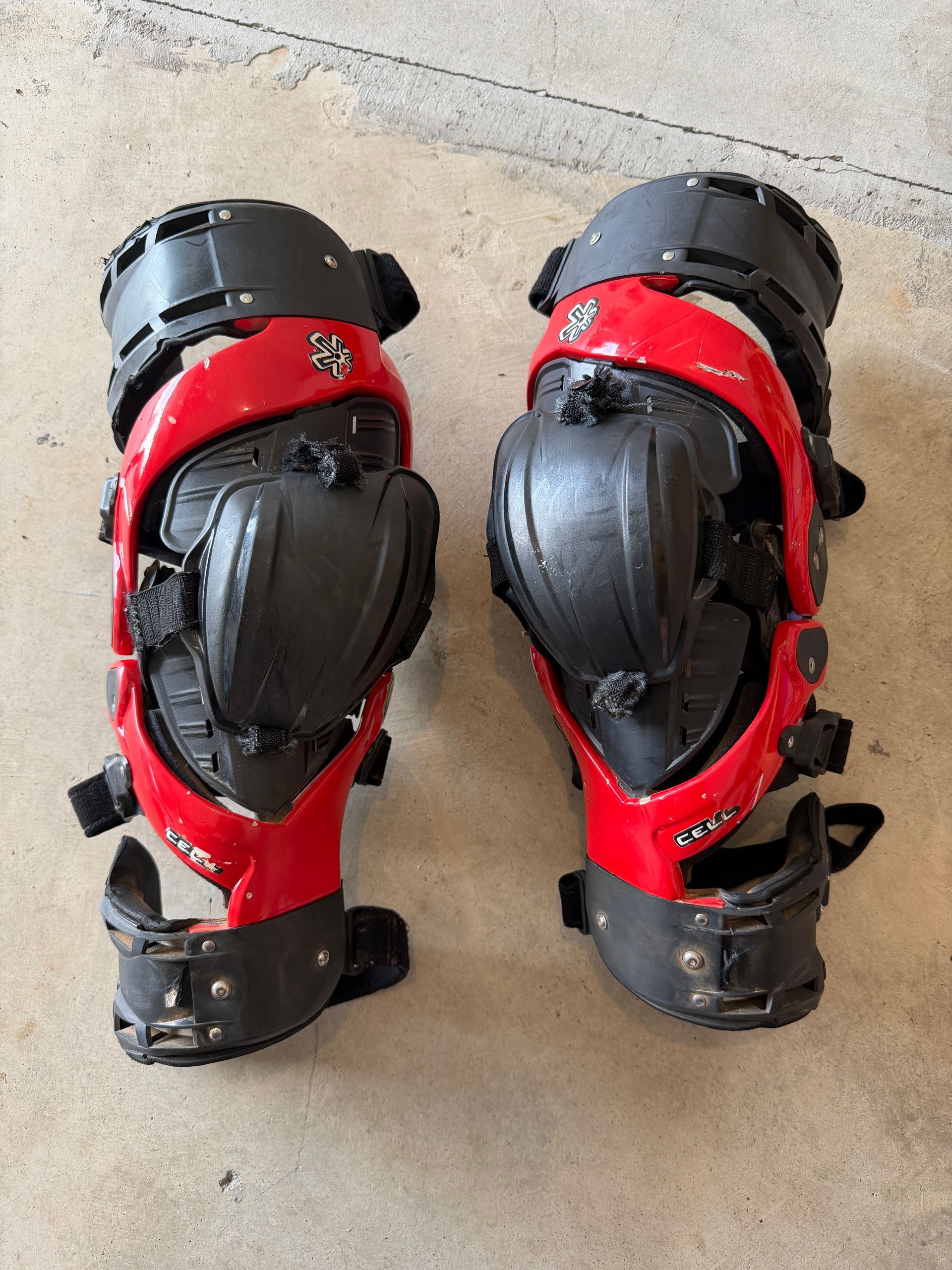 Asterisk Cell Knee Brace Set