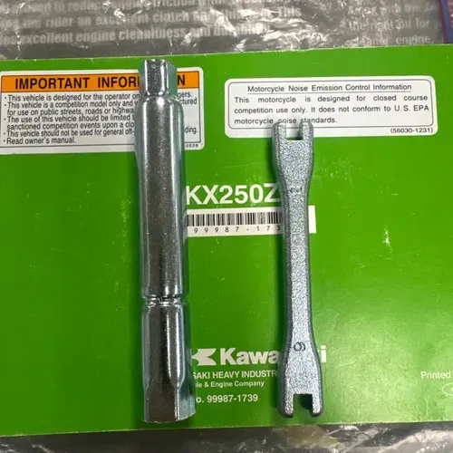 2013 Kawasaki KX250F Owners Manual With Mapping Plugs And Tools 