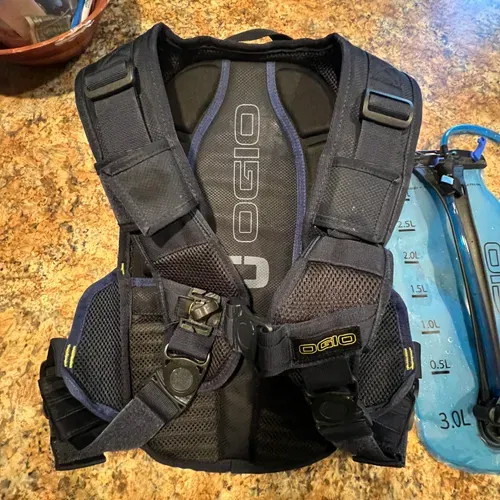 Husqvarna hotsell hydration pack