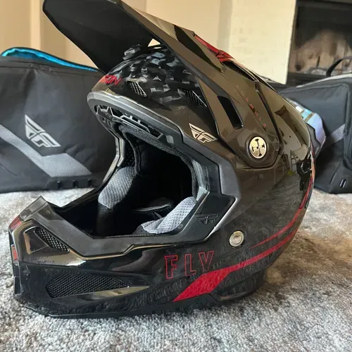 Fly Formula Carbon Size Medium With Bag