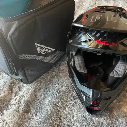 Fly Formula Carbon Size Medium With Bag