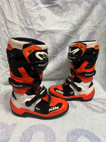 Youth Alpinestars Boots - Size 4