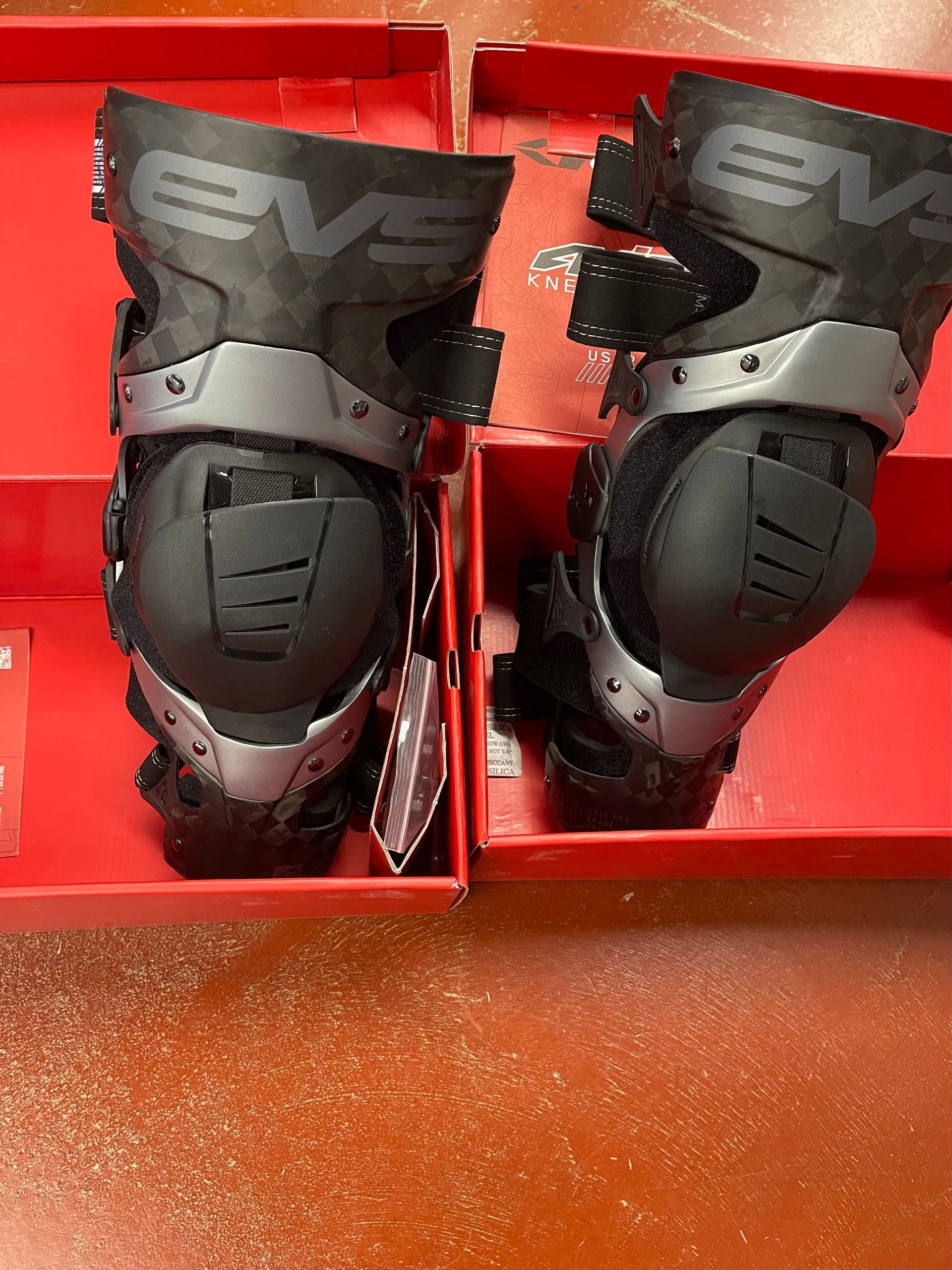 EVS axis pro carbon knee braces NEW