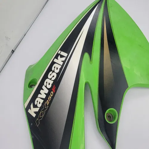 2004 2004-2005 Kawasaki KX250F KX 250F Right Side Radiator Shroud Tank Cover OEM