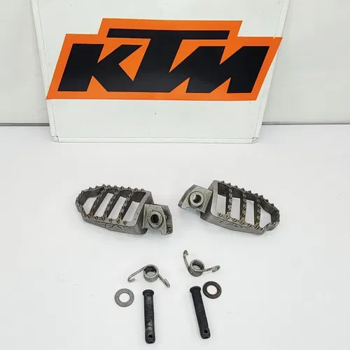 2000-2024 KTM 125 150 200 250 300 350 400 450 SX Foot Pegs FLY Racing Footpegs