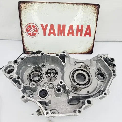2003 2003-2005 YAMAHA YZ450f YZ 450F Engine Crankcase Left Side Crank Case OEM