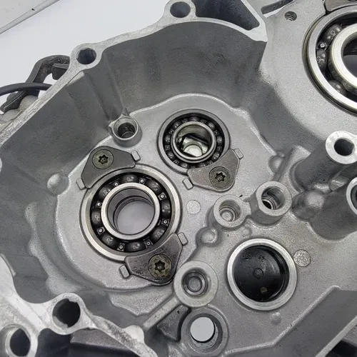 2003 2003-2005 YAMAHA YZ450f YZ 450F Engine Crankcase Left Side Crank Case OEM