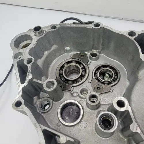 2003 2003-2005 YAMAHA YZ450f YZ 450F Engine Crankcase Left Side Crank Case OEM