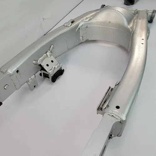 2005 1999-2006 YAMAHA TTR 250 Rear Swingarm Swing Arm Suspension Pivot OEM