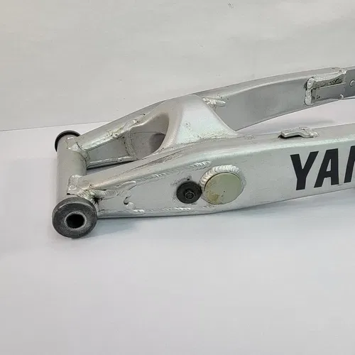 2005 1999-2006 YAMAHA TTR 250 Rear Swingarm Swing Arm Suspension Pivot OEM