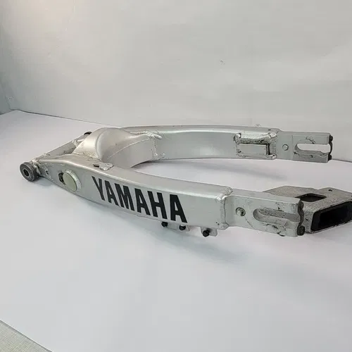 2005 1999-2006 YAMAHA TTR 250 Rear Swingarm Swing Arm Suspension Pivot OEM